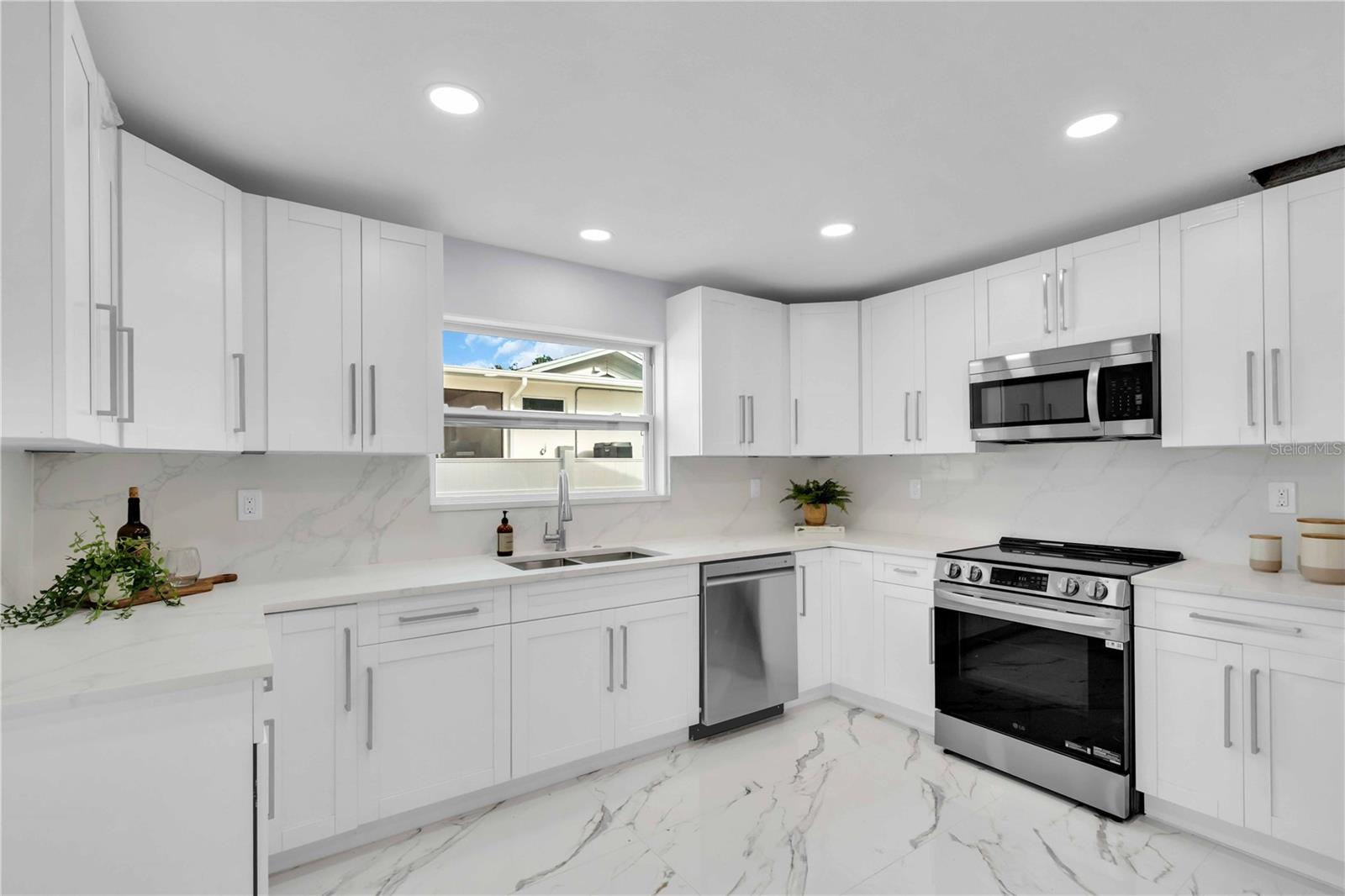 Image 12 of 42 For 323 Freeport Avenue Ne