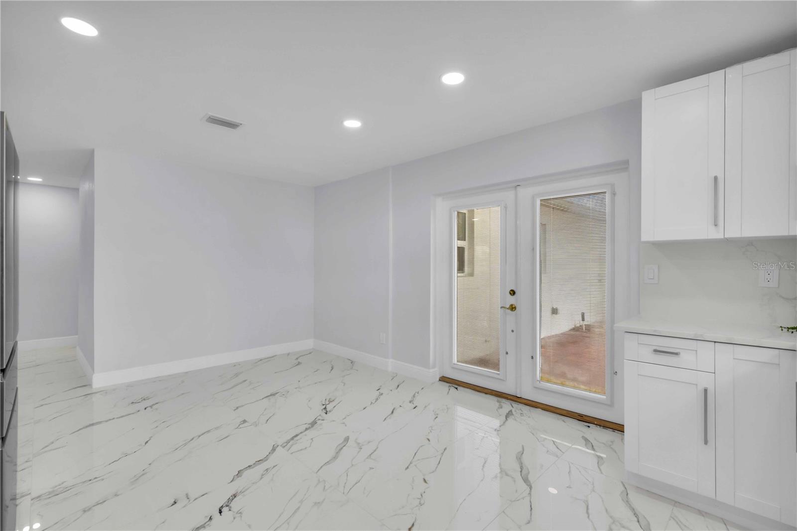 Image 14 of 42 For 323 Freeport Avenue Ne