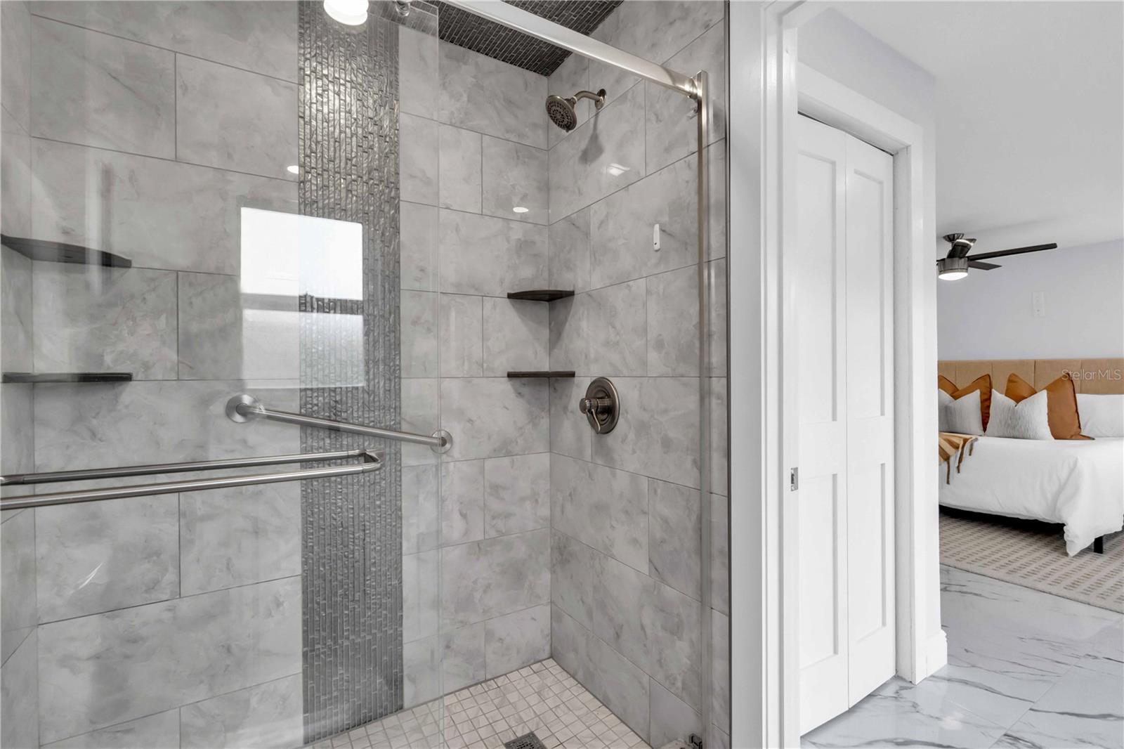 Image 21 of 42 For 323 Freeport Avenue Ne