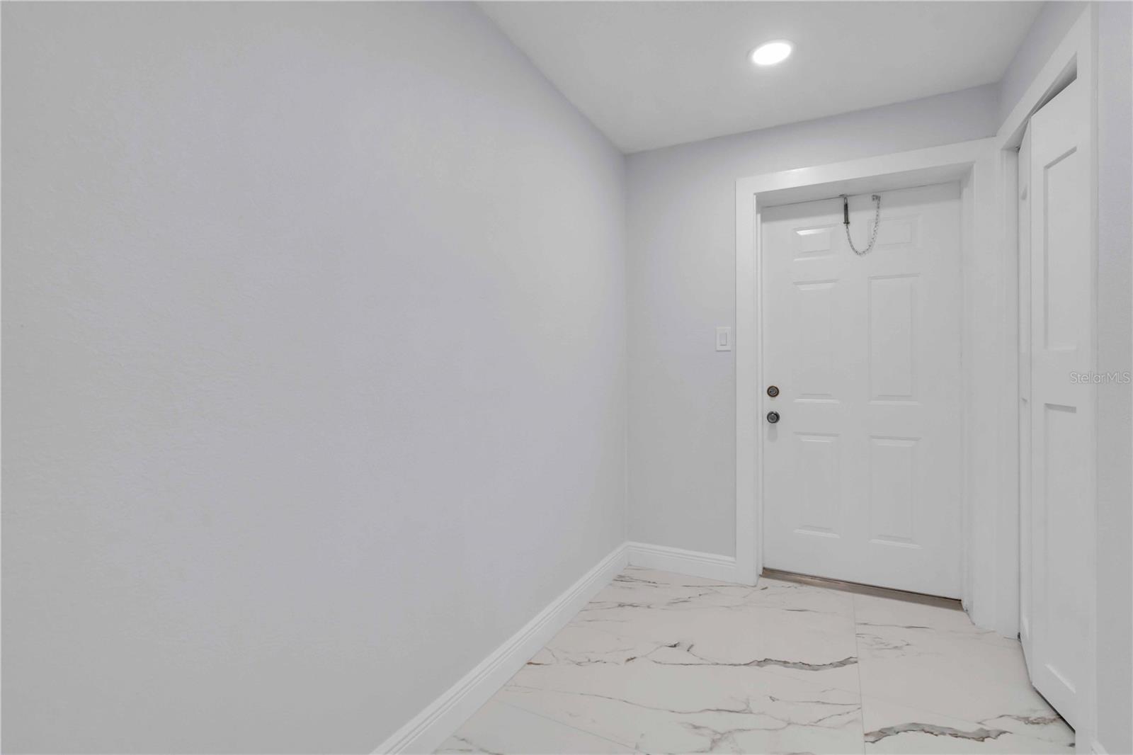 Image 22 of 42 For 323 Freeport Avenue Ne