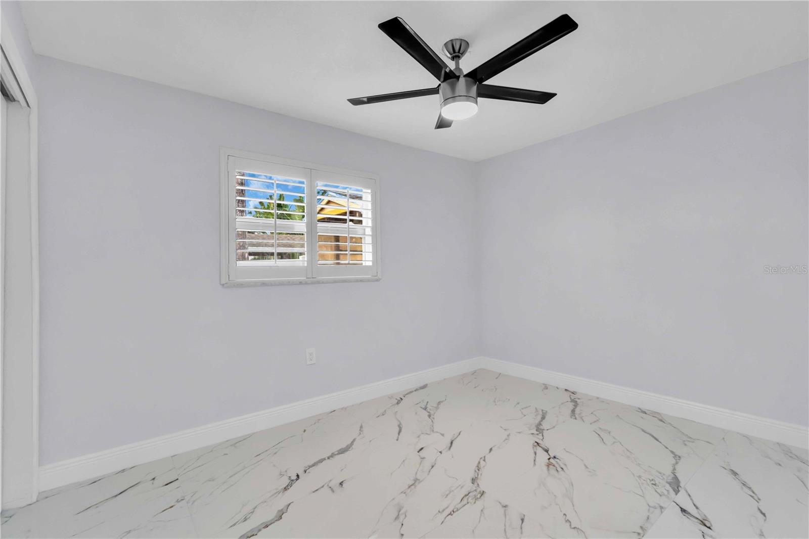 Image 23 of 42 For 323 Freeport Avenue Ne