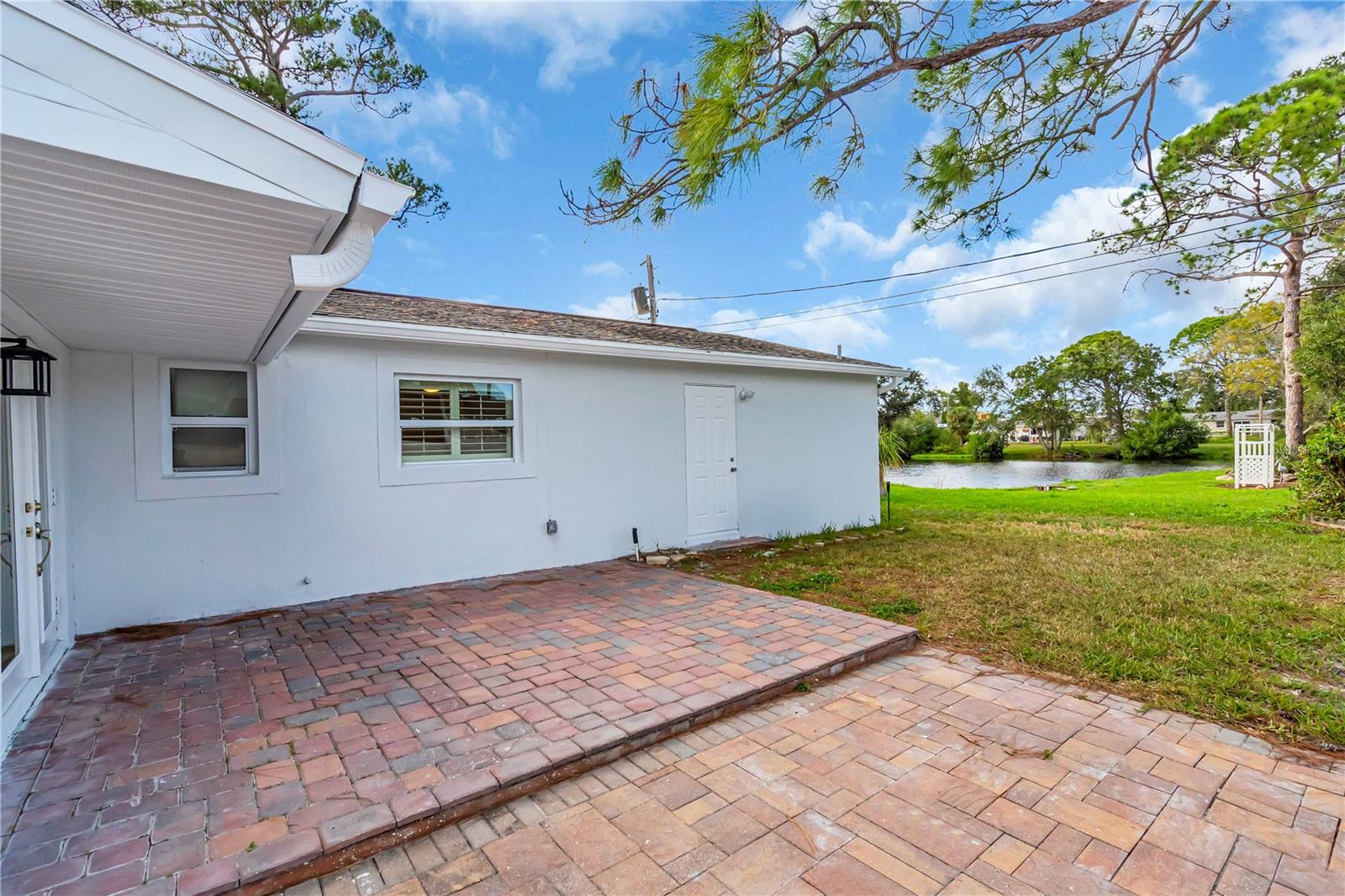 Image 33 of 42 For 323 Freeport Avenue Ne