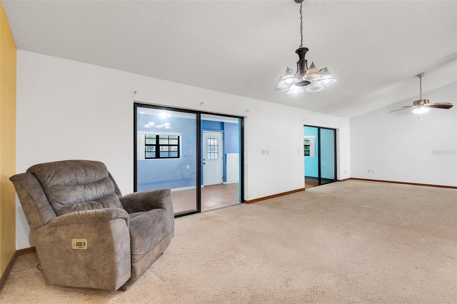 Image 11 of 47 For 1921 Carolyn Court