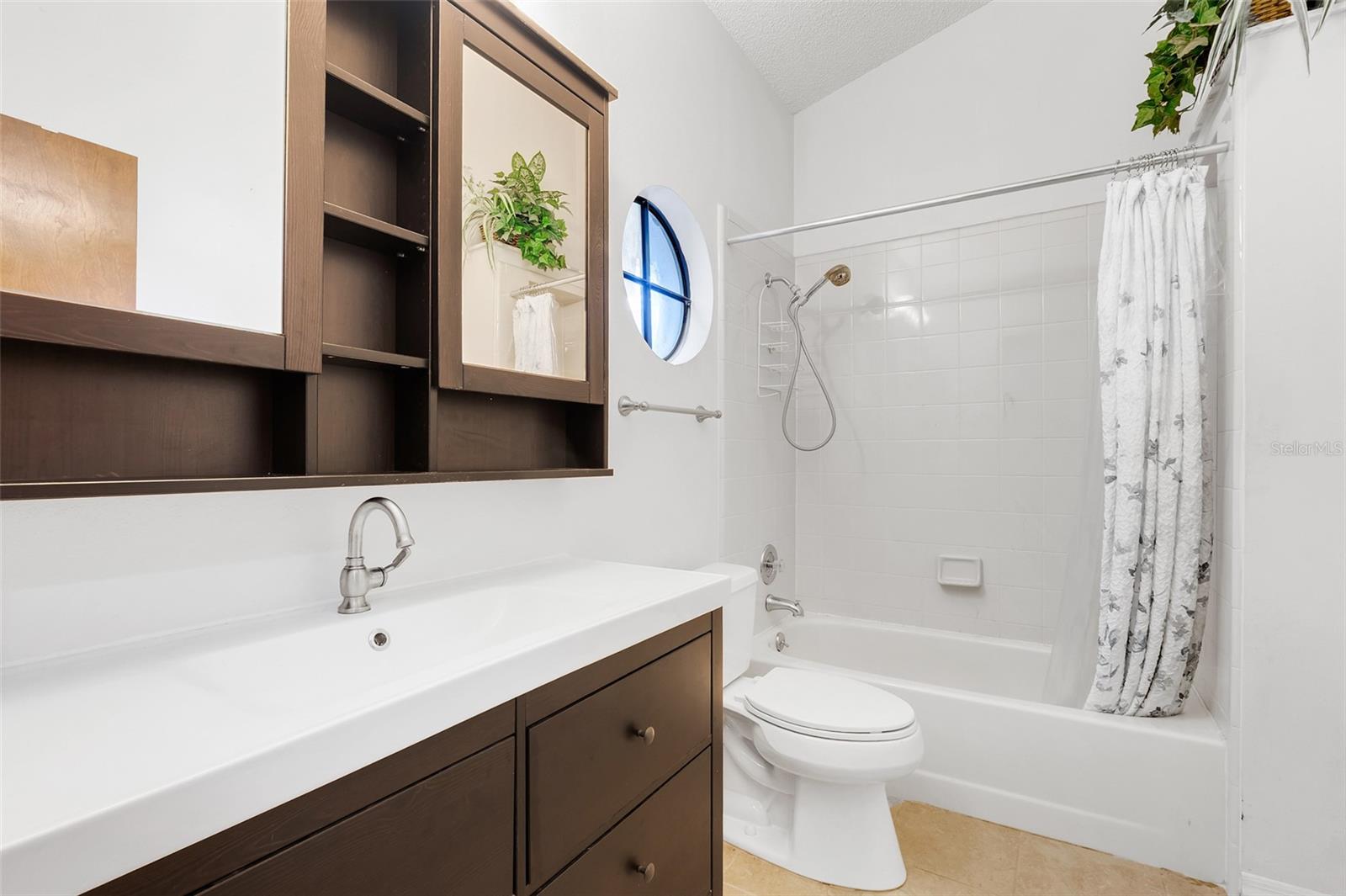 Image 28 of 47 For 1921 Carolyn Court