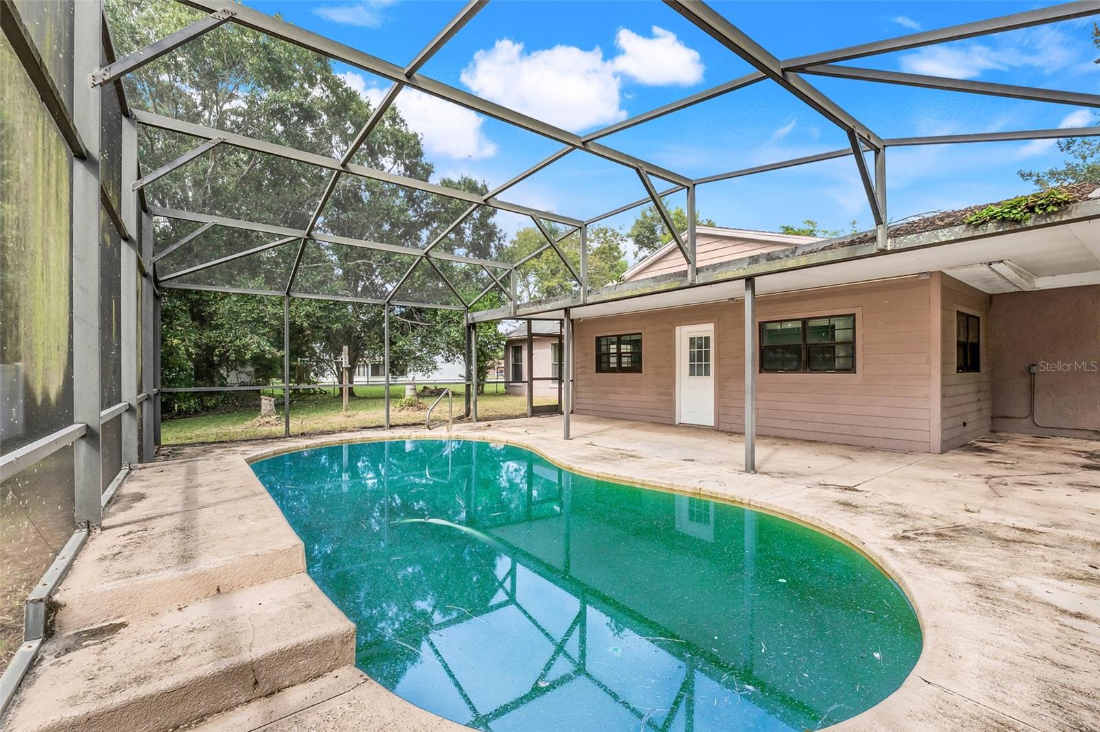 Image 32 of 47 For 1921 Carolyn Court