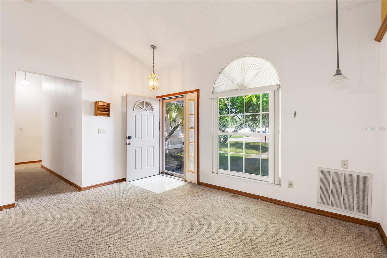 Image 5 of 47 For 1921 Carolyn Court