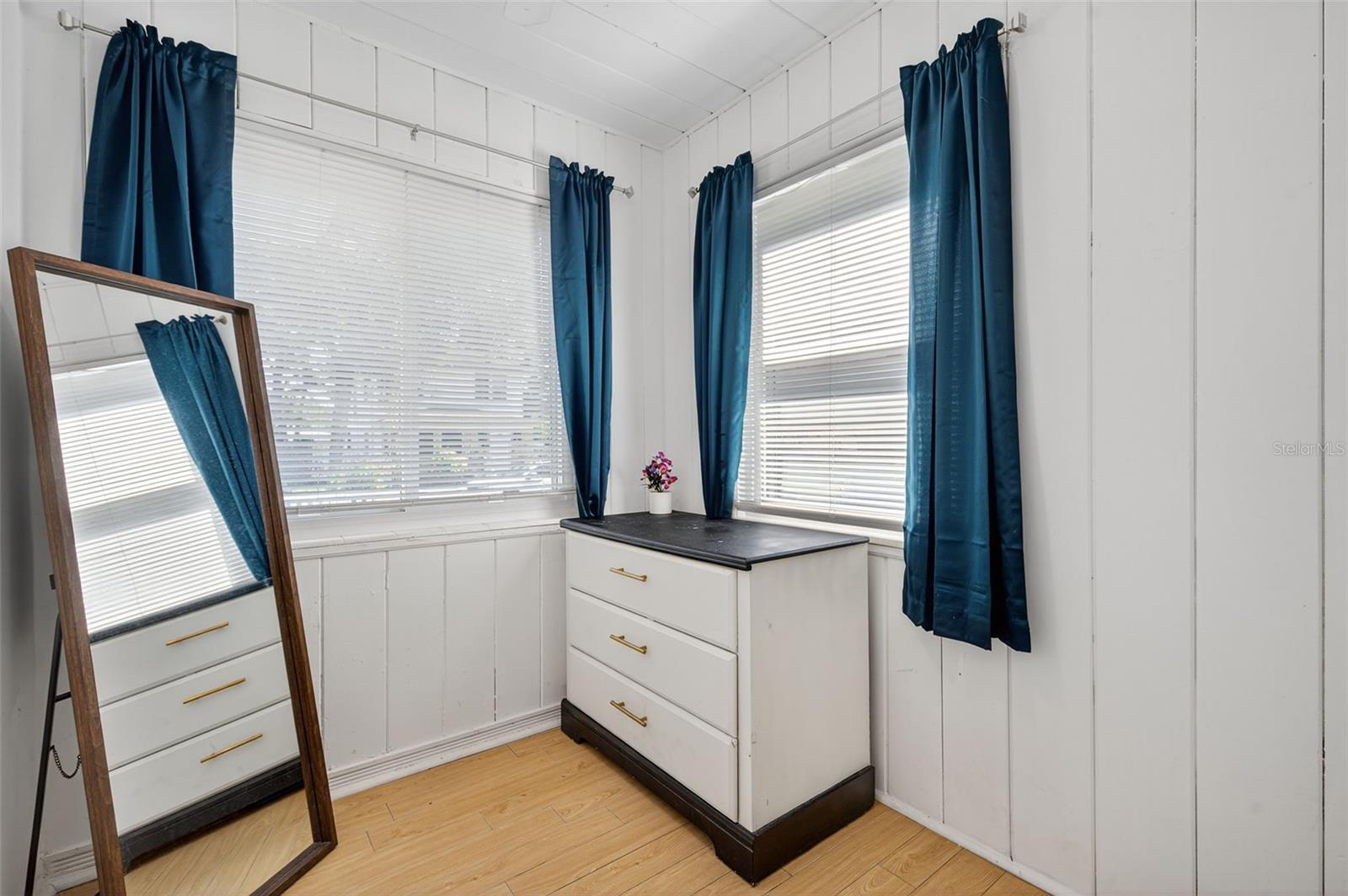 Image 10 of 28 For 2401 19th Street S