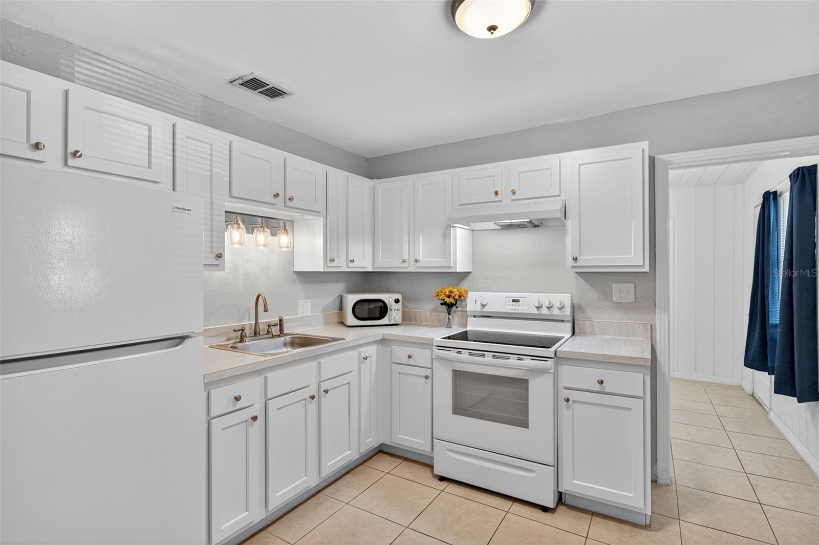 Image 3 of 28 For 2401 19th Street S