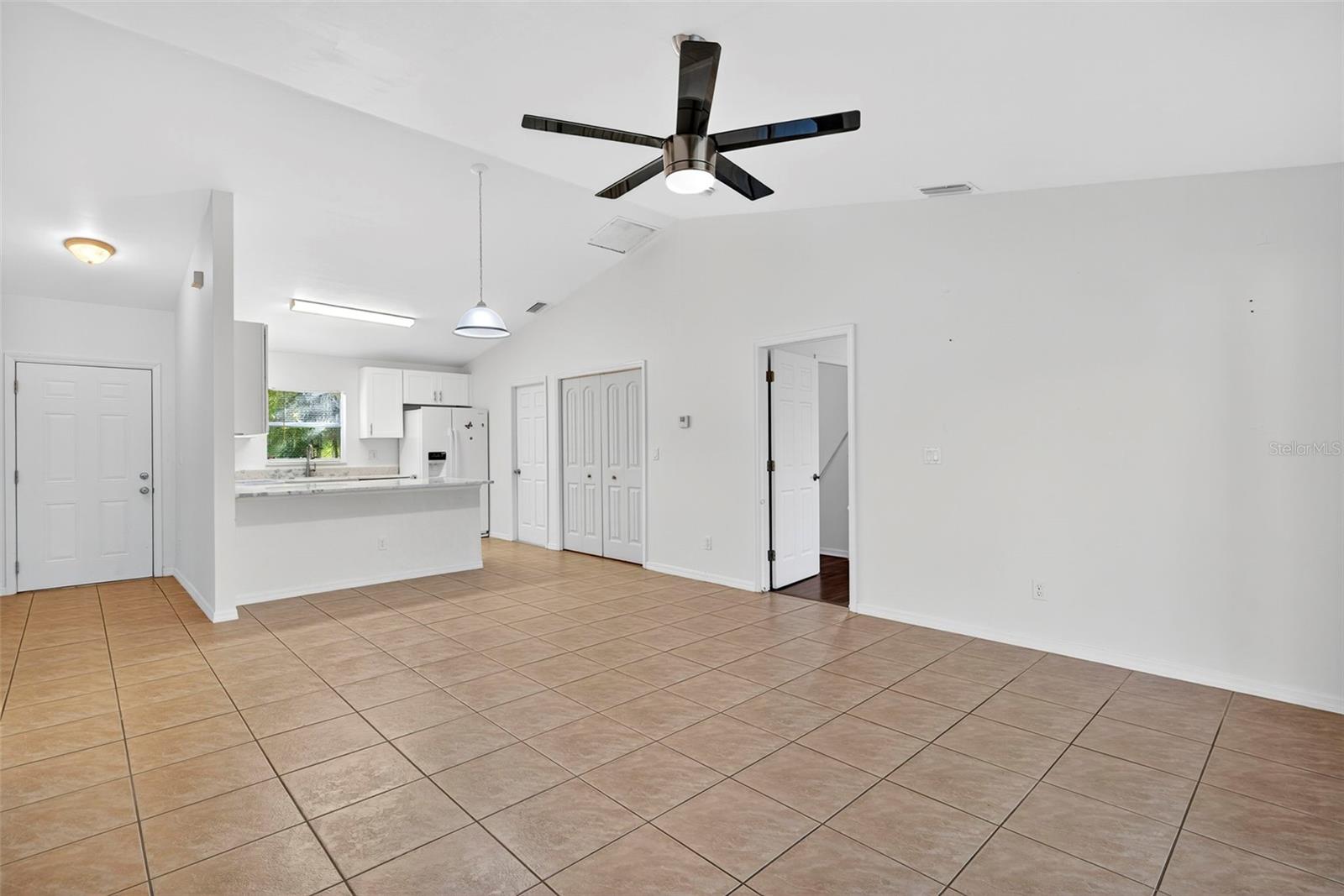 Image 11 of 31 For 710-712 Creuset Avenue S