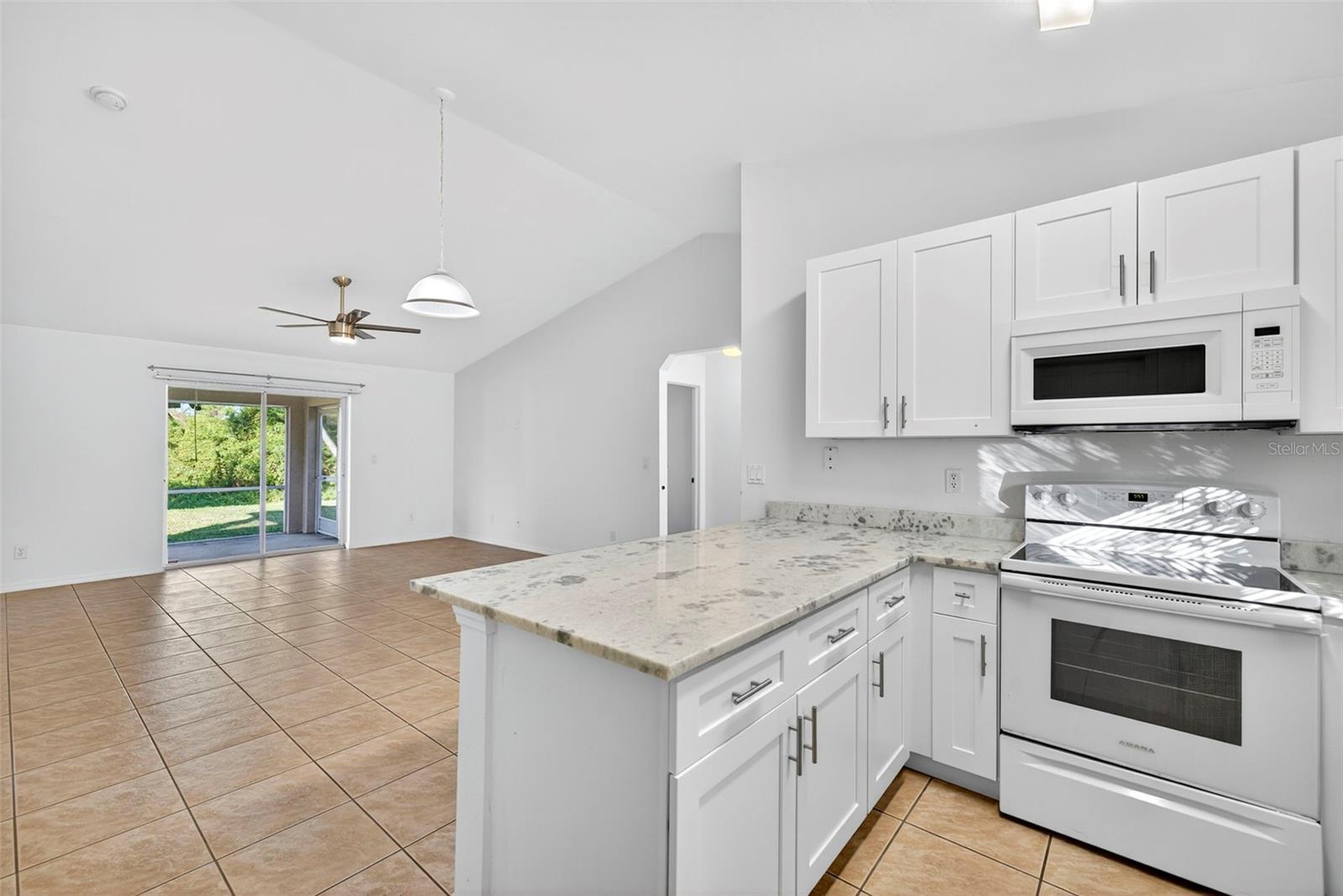 Image 13 of 31 For 710-712 Creuset Avenue S