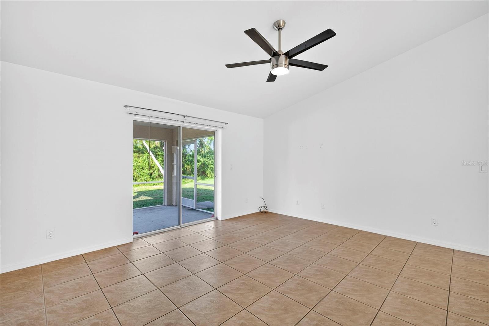 Image 16 of 31 For 710-712 Creuset Avenue S