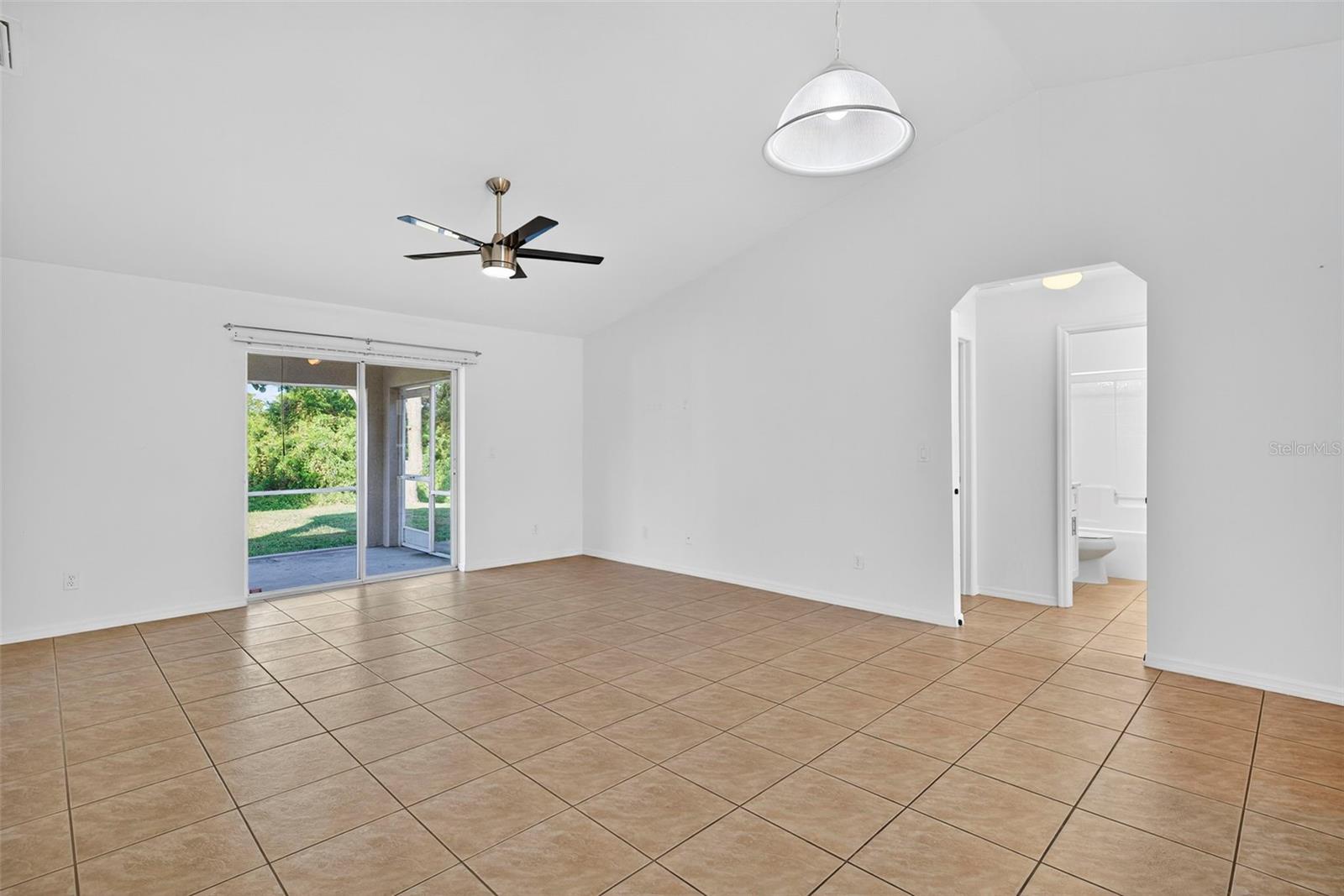 Image 18 of 31 For 710-712 Creuset Avenue S