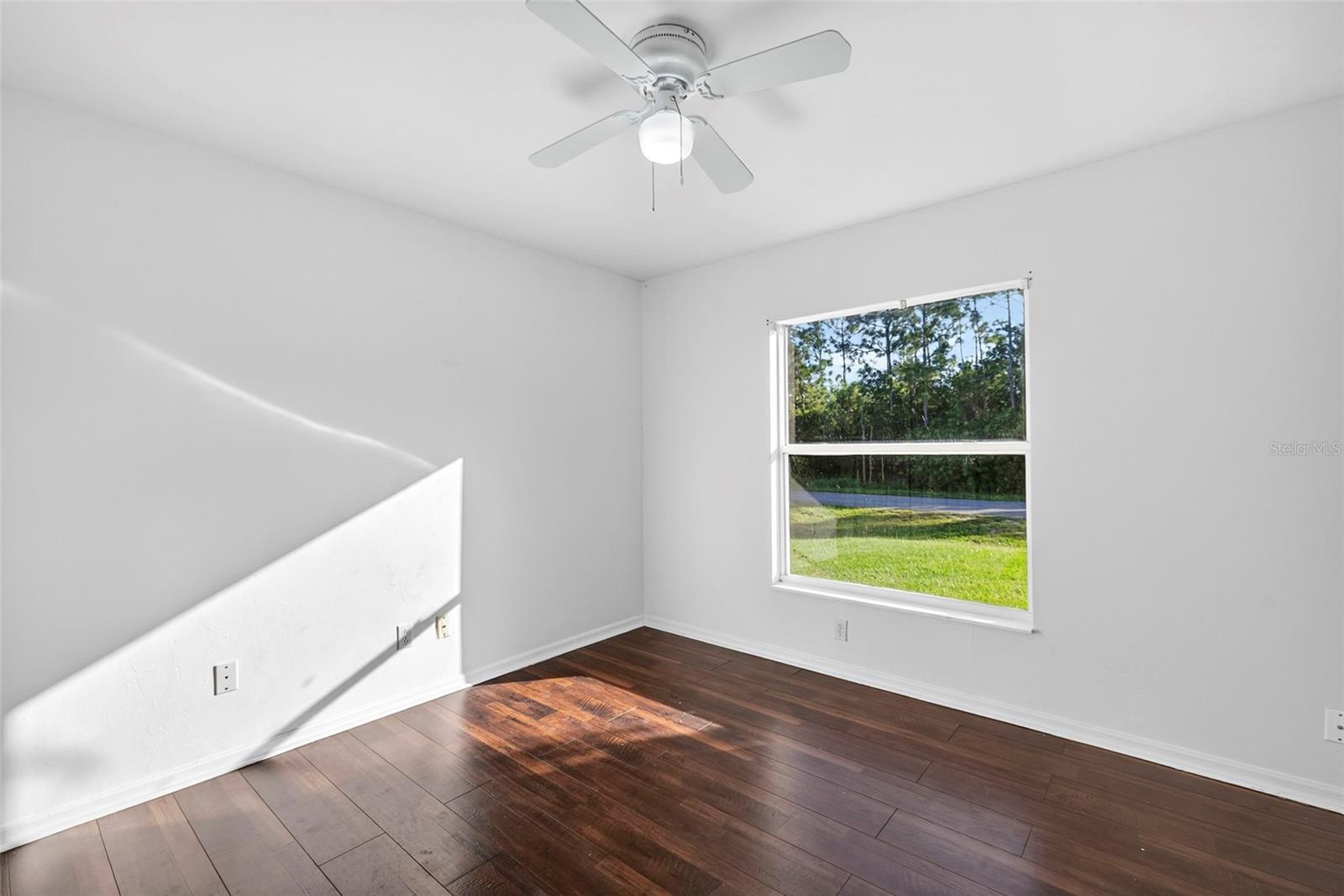 Image 24 of 31 For 710-712 Creuset Avenue S