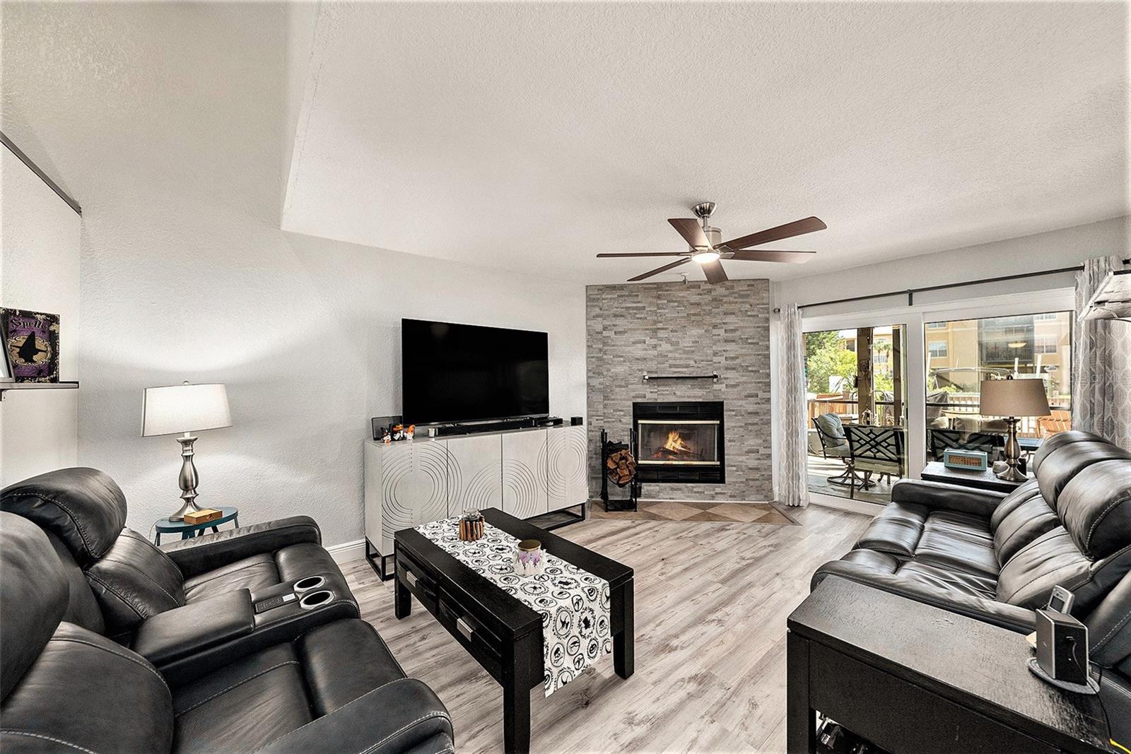 Image 5 of 38 For 4311 Harbor House Drive 4311