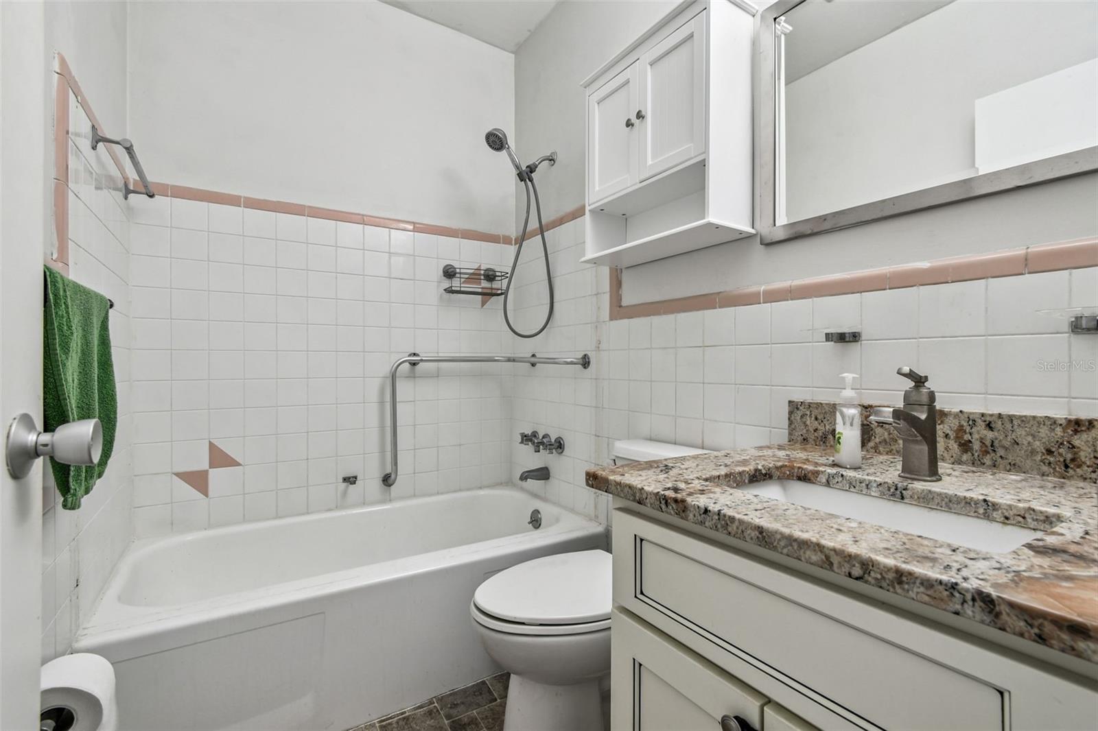 Image 18 of 33 For 5860 43rd Terrace N 1513