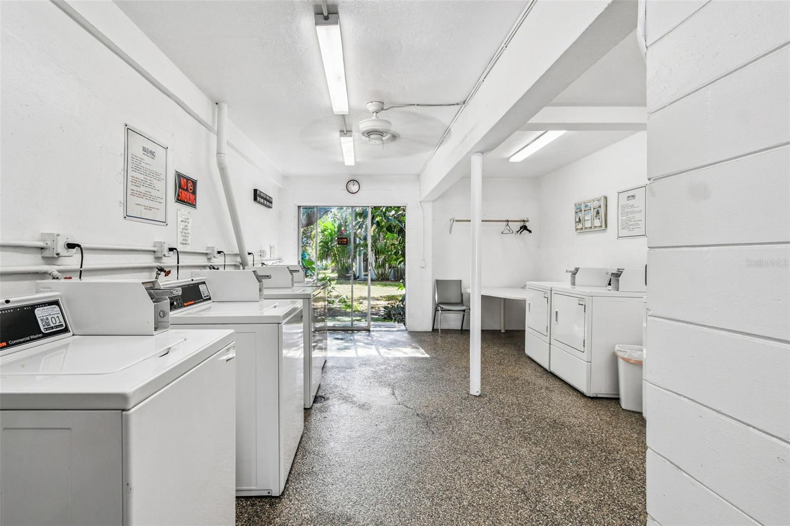 Image 24 of 33 For 5860 43rd Terrace N 1513