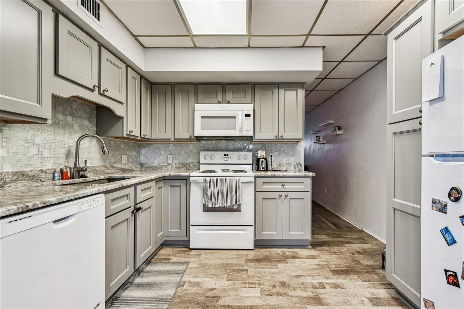 Image 6 of 33 For 5860 43rd Terrace N 1513
