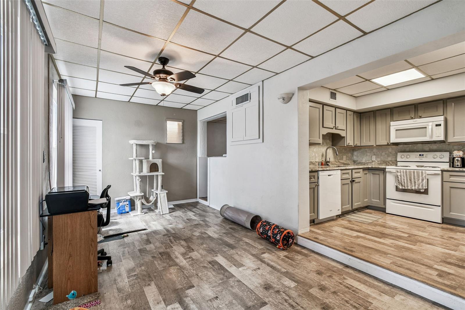 Image 8 of 33 For 5860 43rd Terrace N 1513