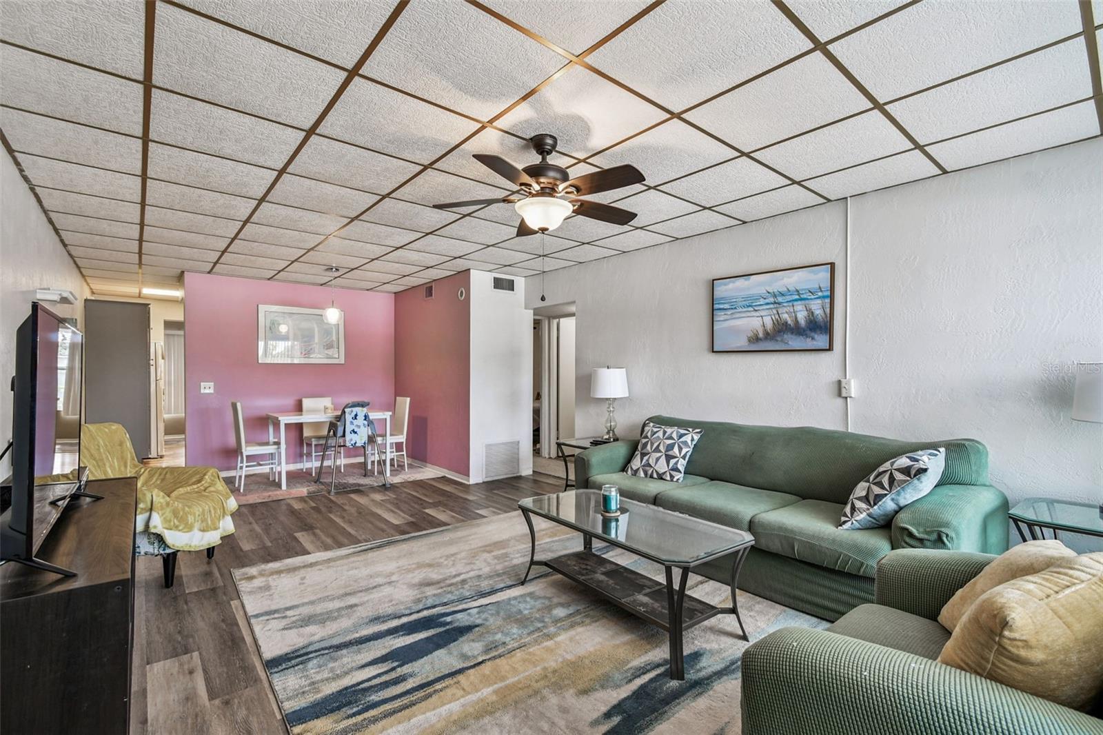 Image 9 of 33 For 5860 43rd Terrace N 1513