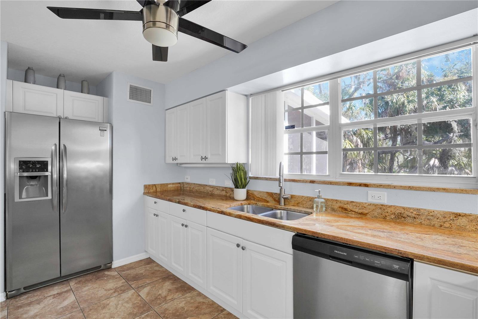 Image 11 of 45 For 103 17th Street E