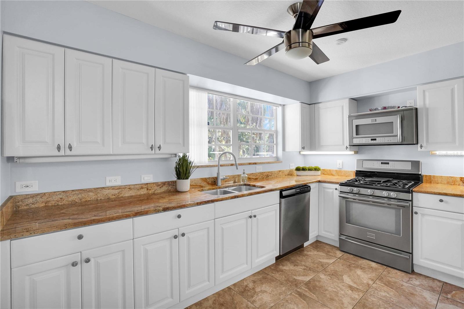 Image 13 of 45 For 103 17th Street E