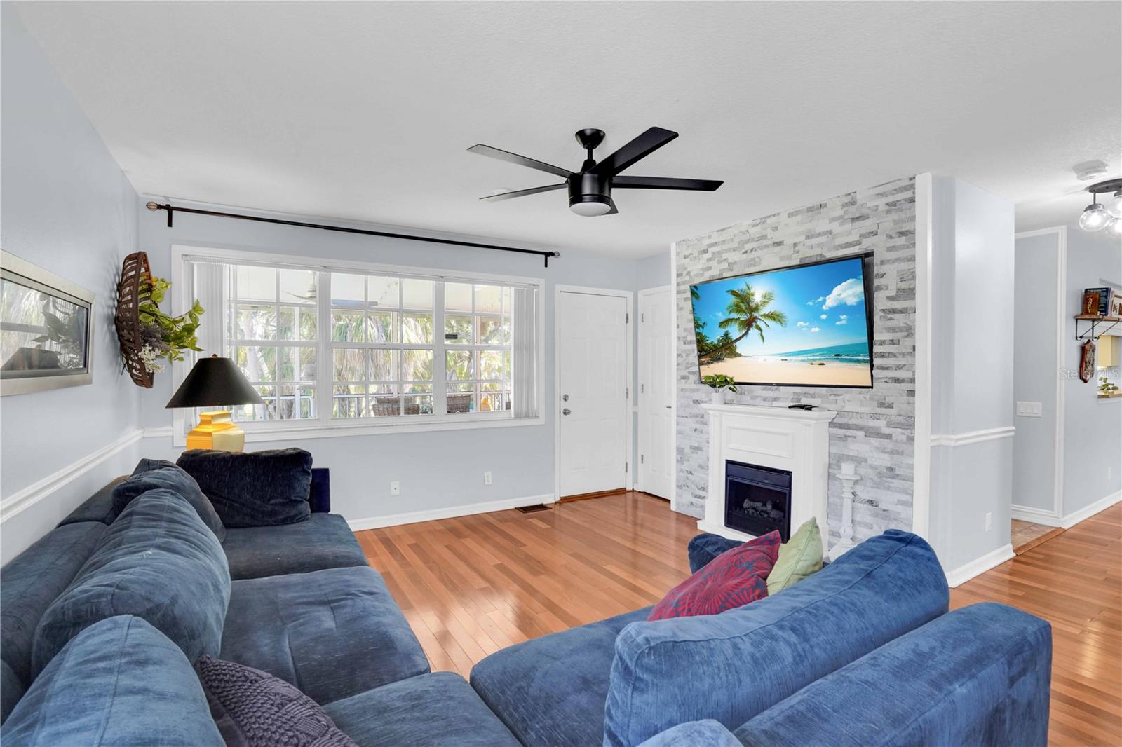 Image 5 of 45 For 103 17th Street E