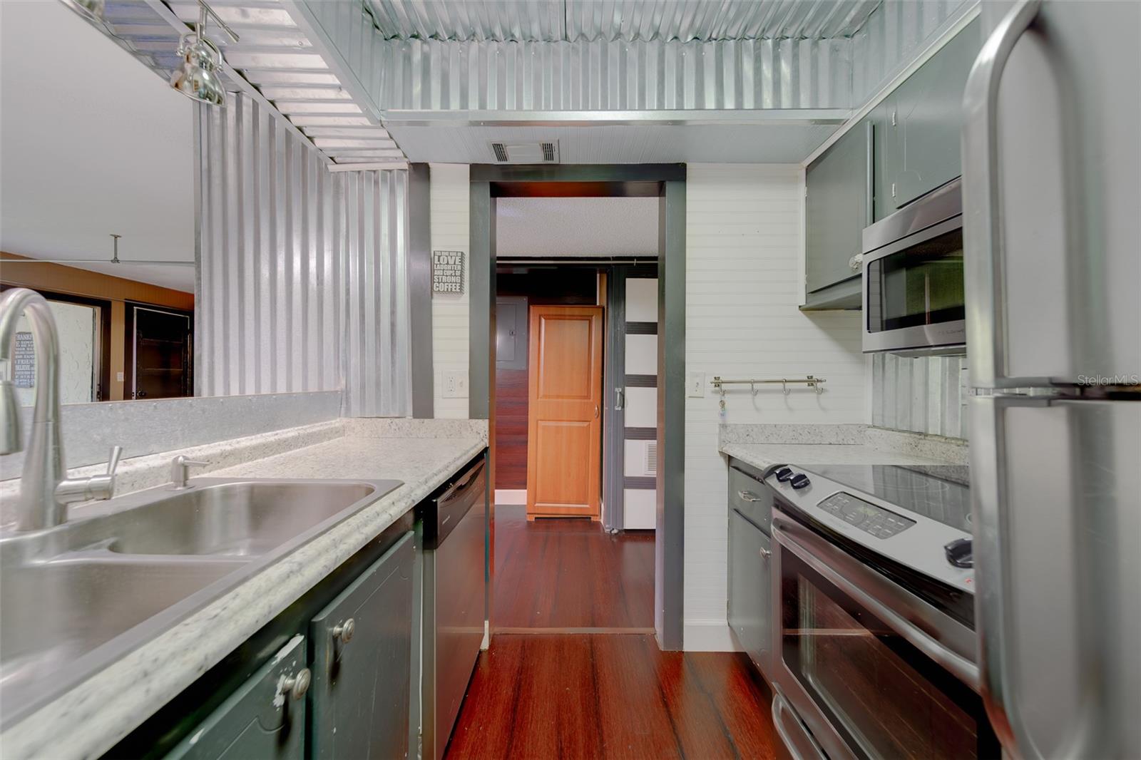 Image 9 of 42 For 240 Bayshore Boulevard 204