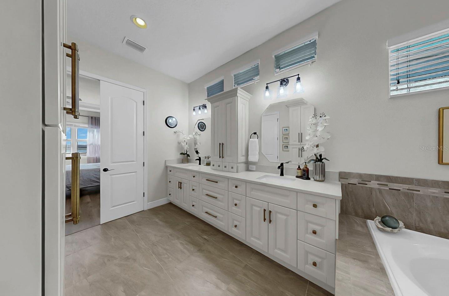 Image 29 of 74 For 11337 Lake Lucaya Drive