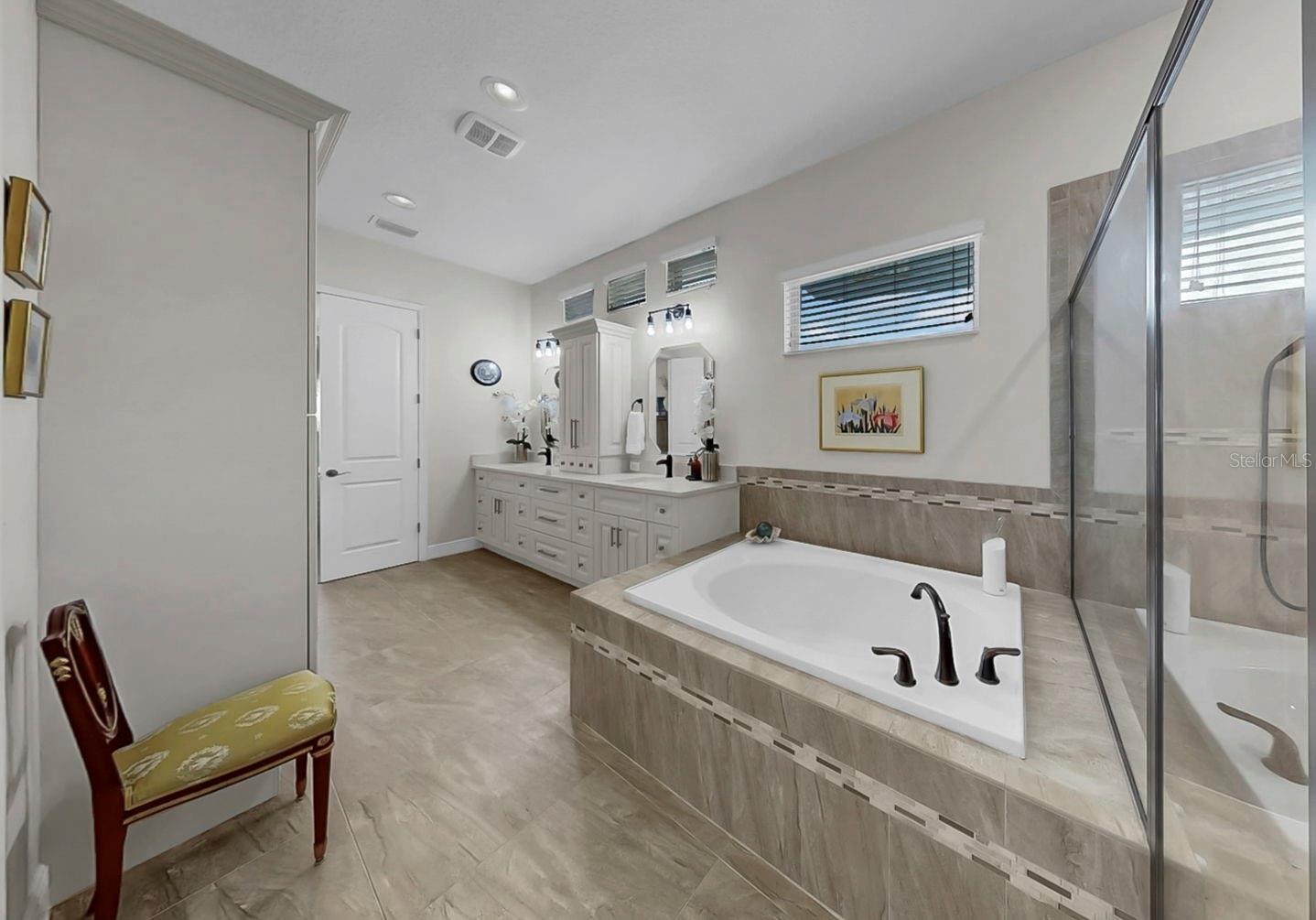 Image 31 of 74 For 11337 Lake Lucaya Drive