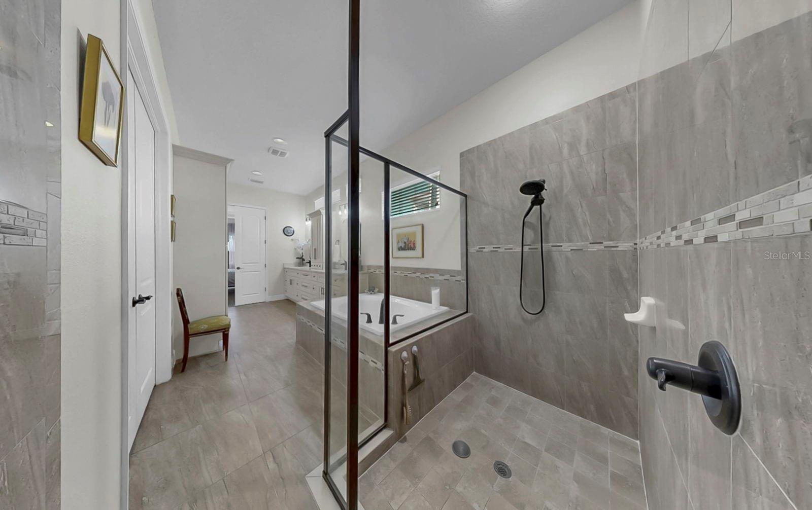 Image 32 of 74 For 11337 Lake Lucaya Drive