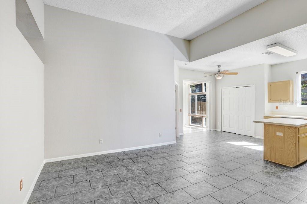 Image 14 of 38 For 919 Grand Canyon Drive