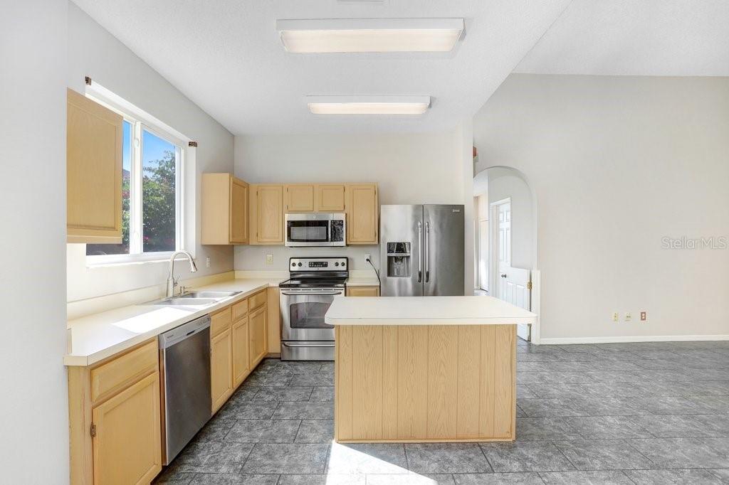 Image 17 of 38 For 919 Grand Canyon Drive