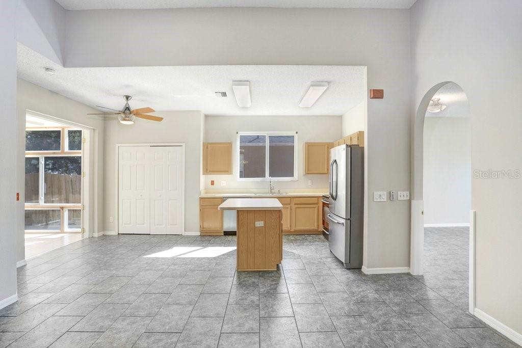 Image 18 of 38 For 919 Grand Canyon Drive