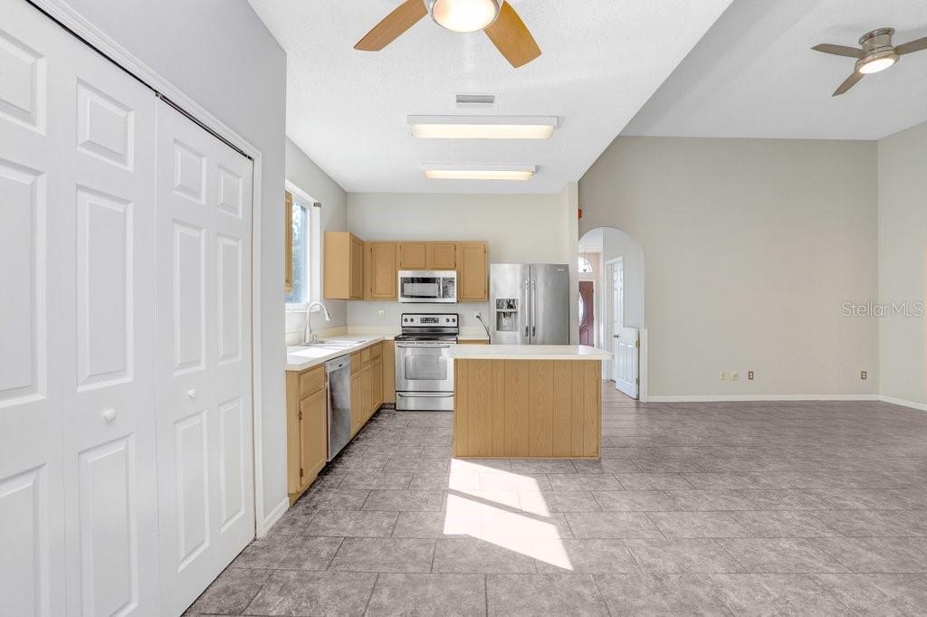 Image 19 of 38 For 919 Grand Canyon Drive