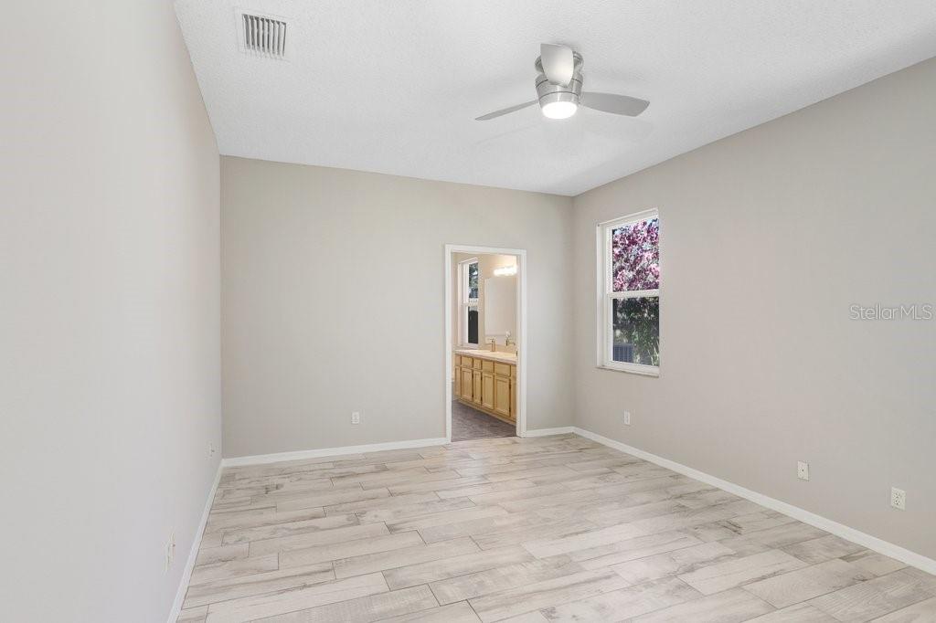 Image 20 of 38 For 919 Grand Canyon Drive