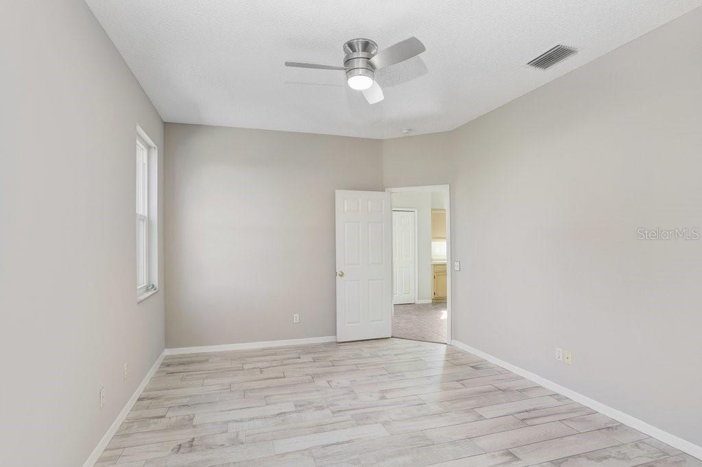 Image 21 of 38 For 919 Grand Canyon Drive