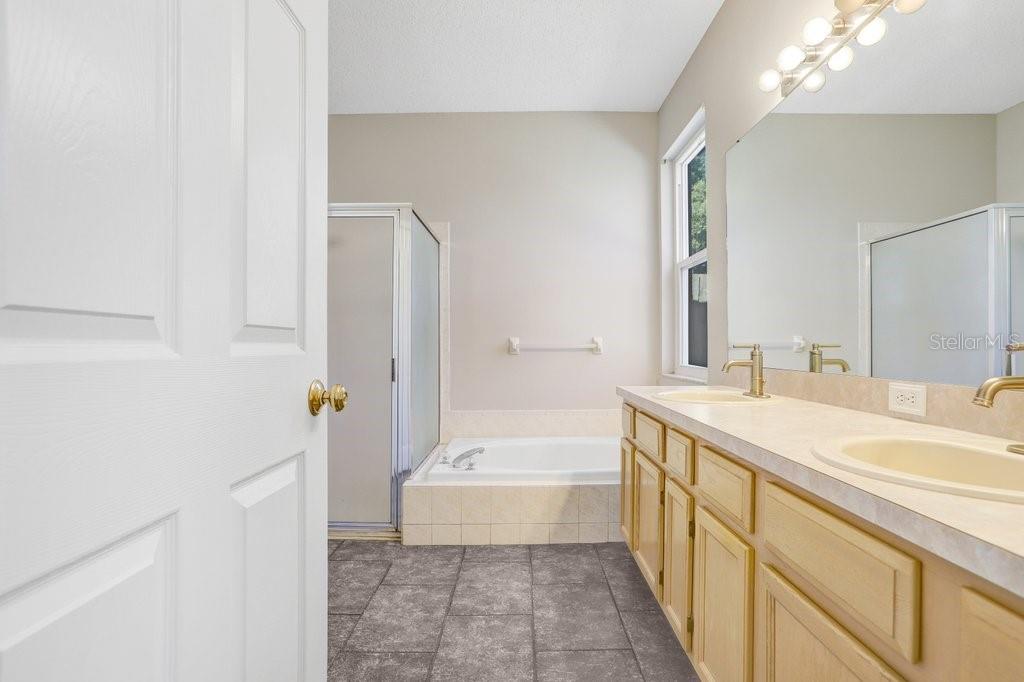 Image 22 of 38 For 919 Grand Canyon Drive