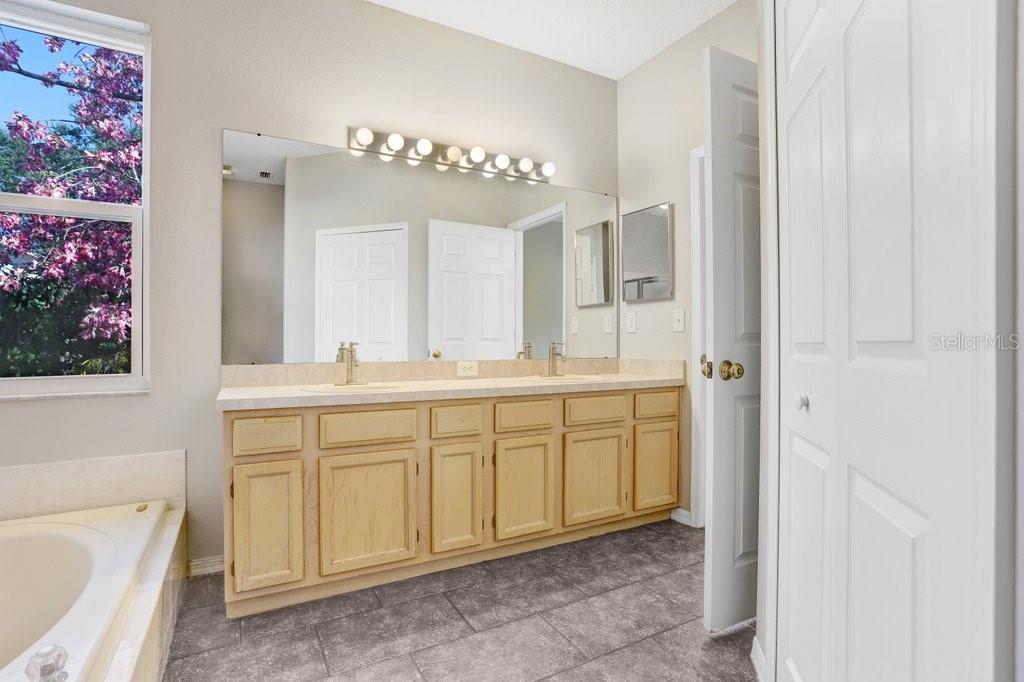 Image 23 of 38 For 919 Grand Canyon Drive