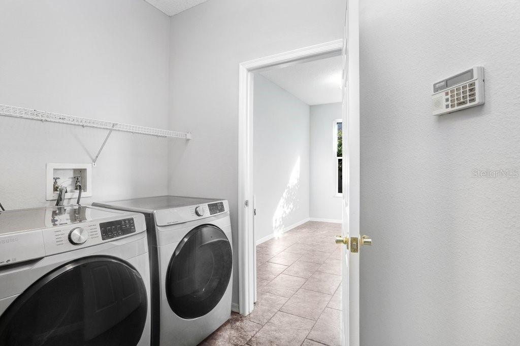 Image 27 of 38 For 919 Grand Canyon Drive