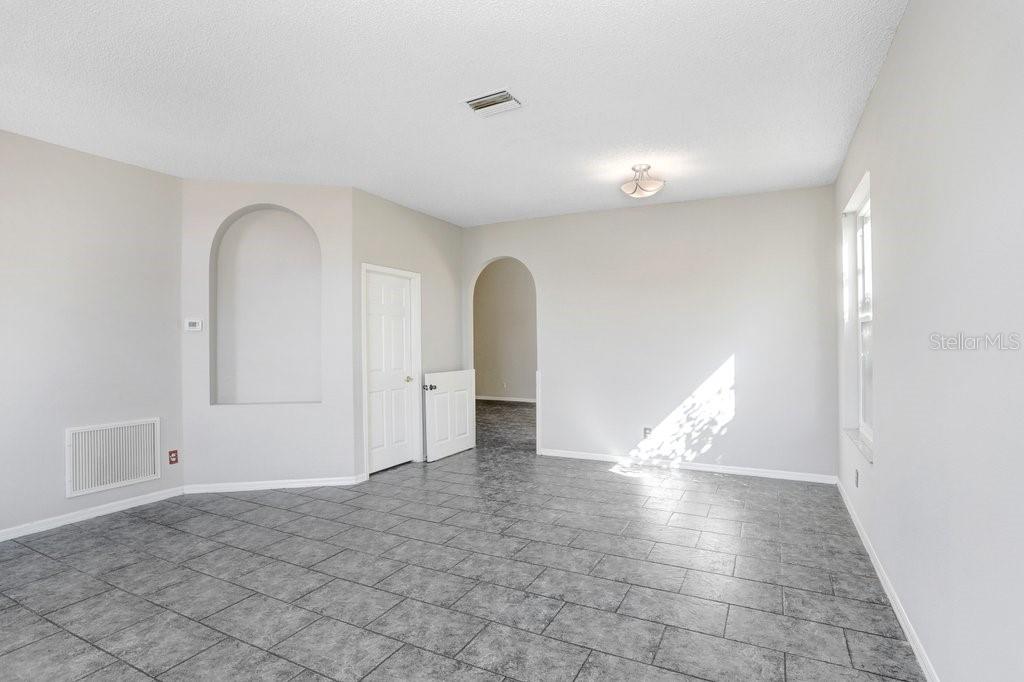 Image 4 of 38 For 919 Grand Canyon Drive