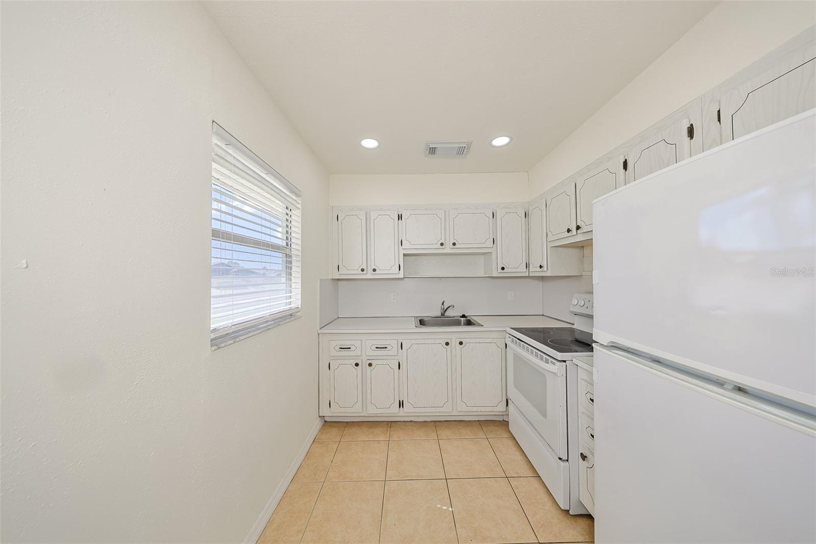 Image 13 of 59 For 202 Bedford Street 72