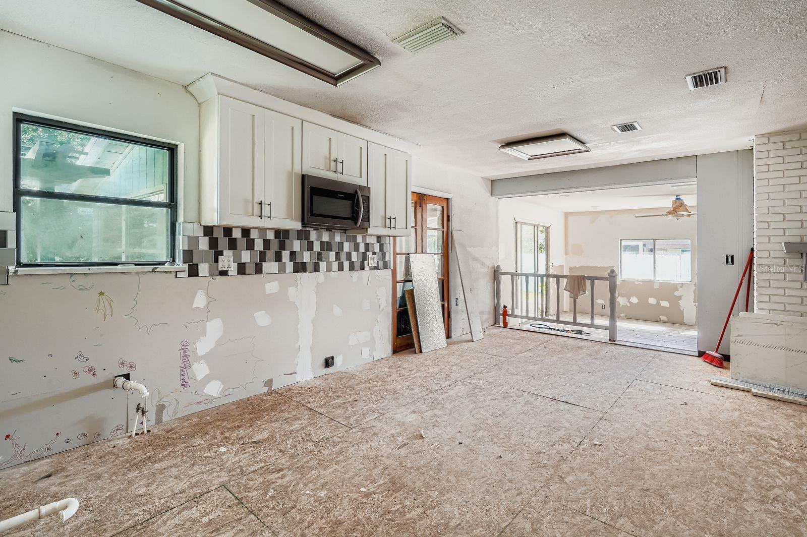 Image 10 of 29 For 421 Shore Drive E