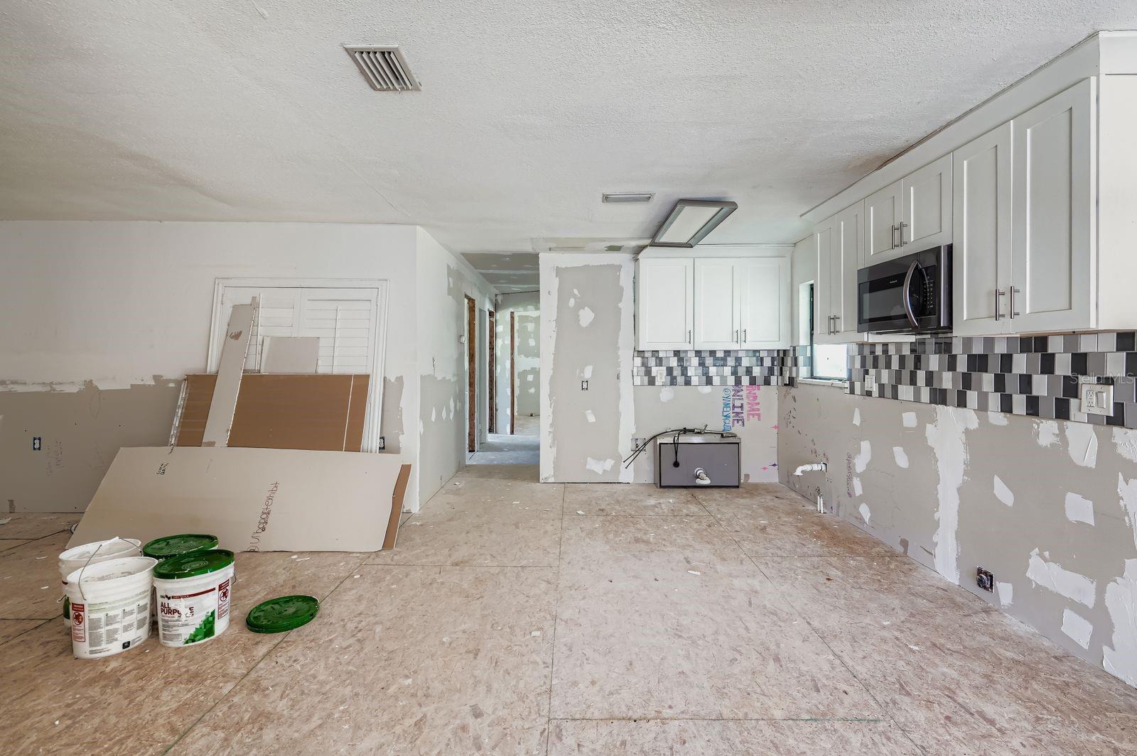 Image 11 of 29 For 421 Shore Drive E