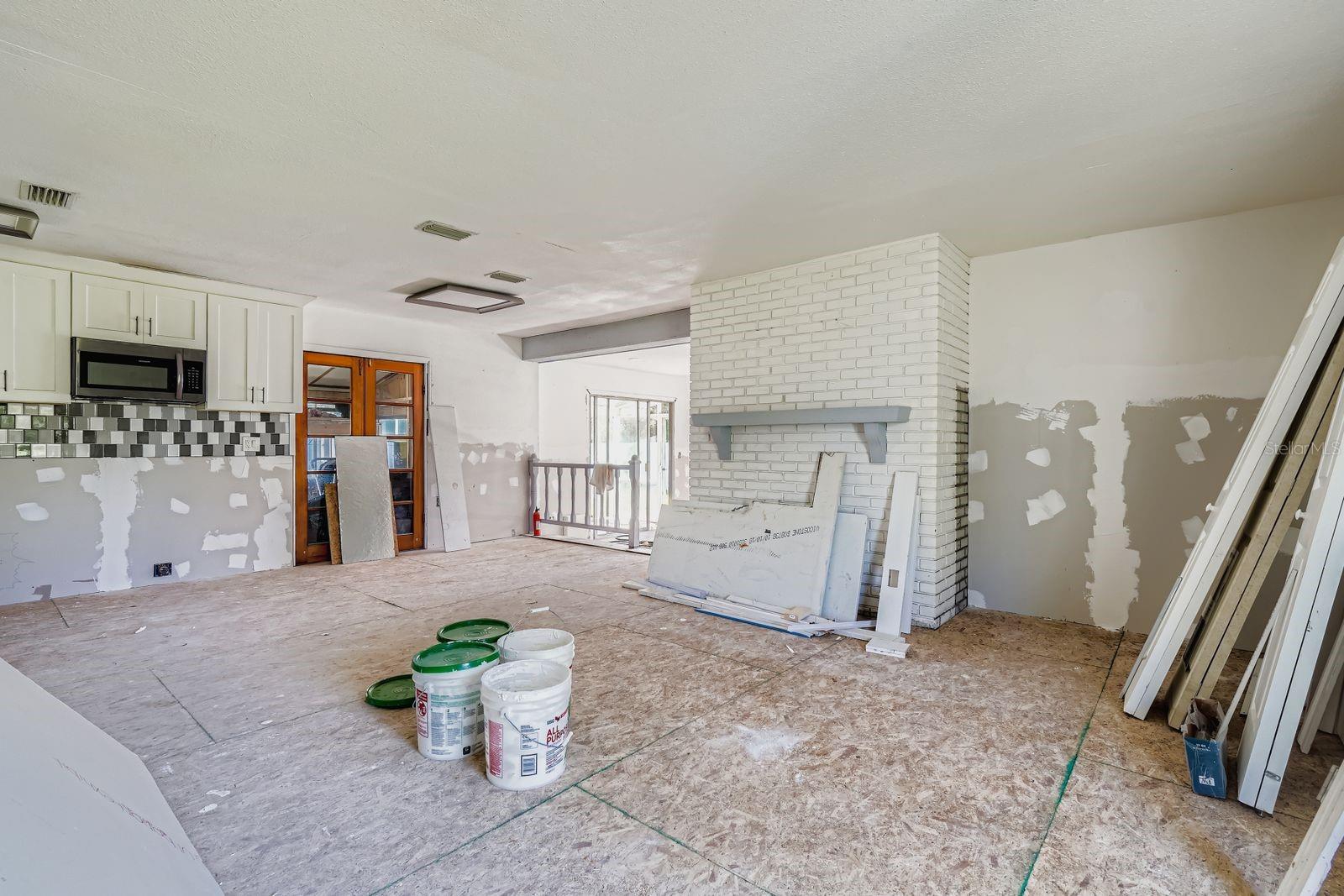 Image 12 of 29 For 421 Shore Drive E