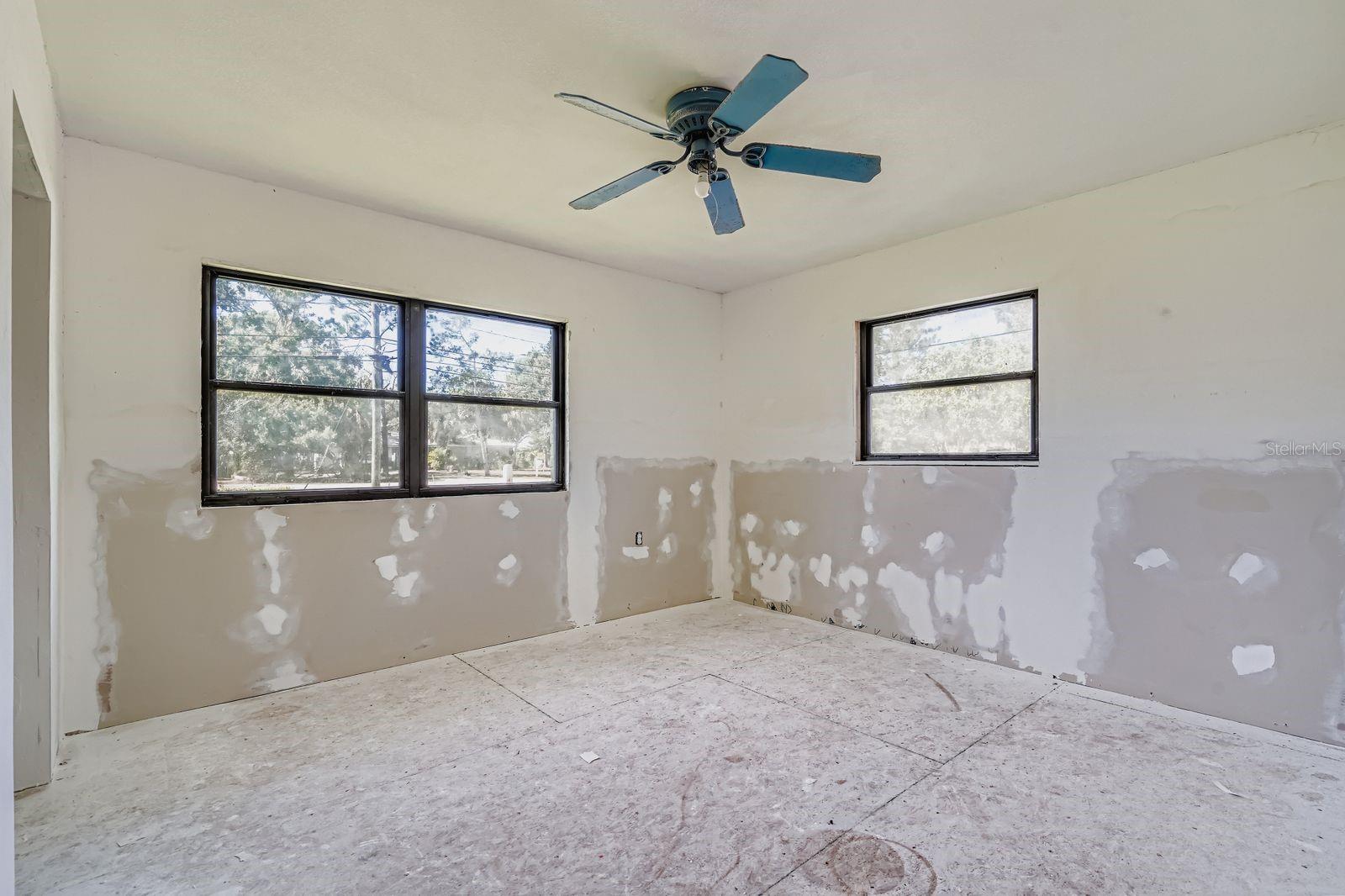 Image 16 of 29 For 421 Shore Drive E