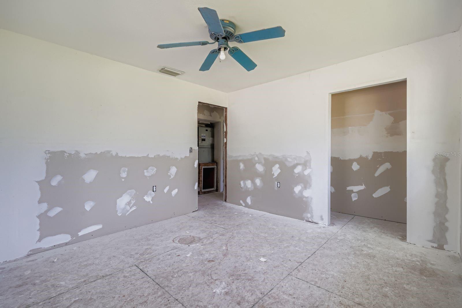 Image 17 of 29 For 421 Shore Drive E