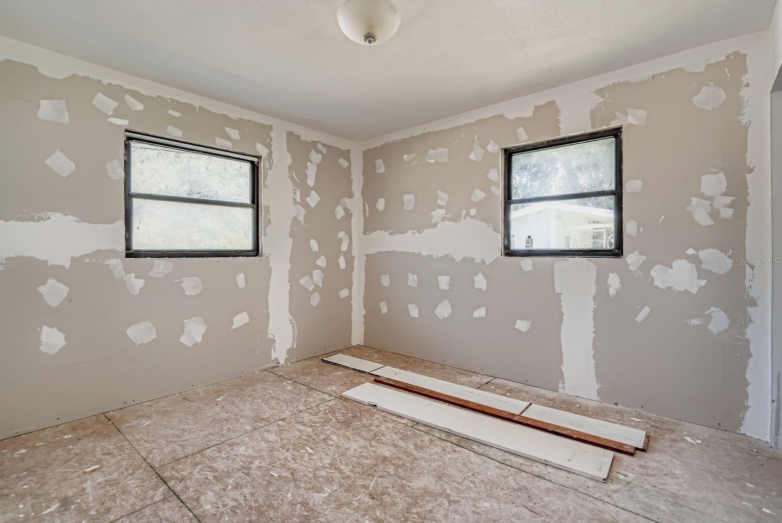 Image 18 of 29 For 421 Shore Drive E