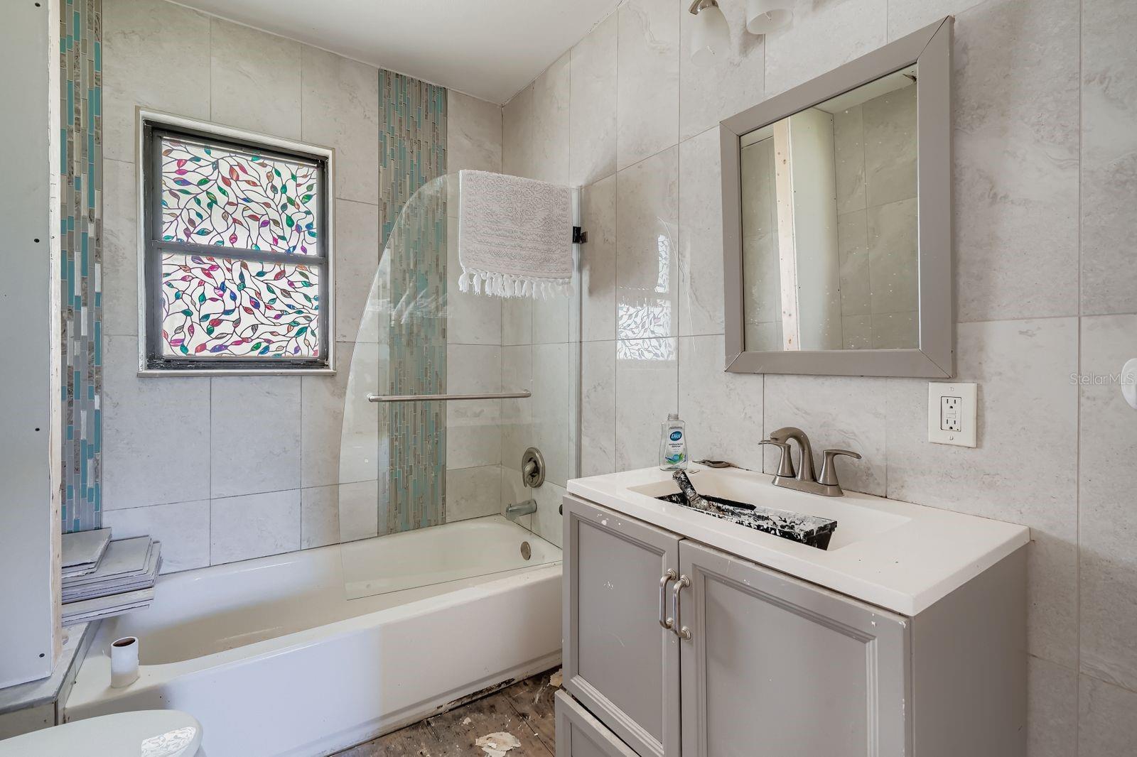 Image 20 of 29 For 421 Shore Drive E