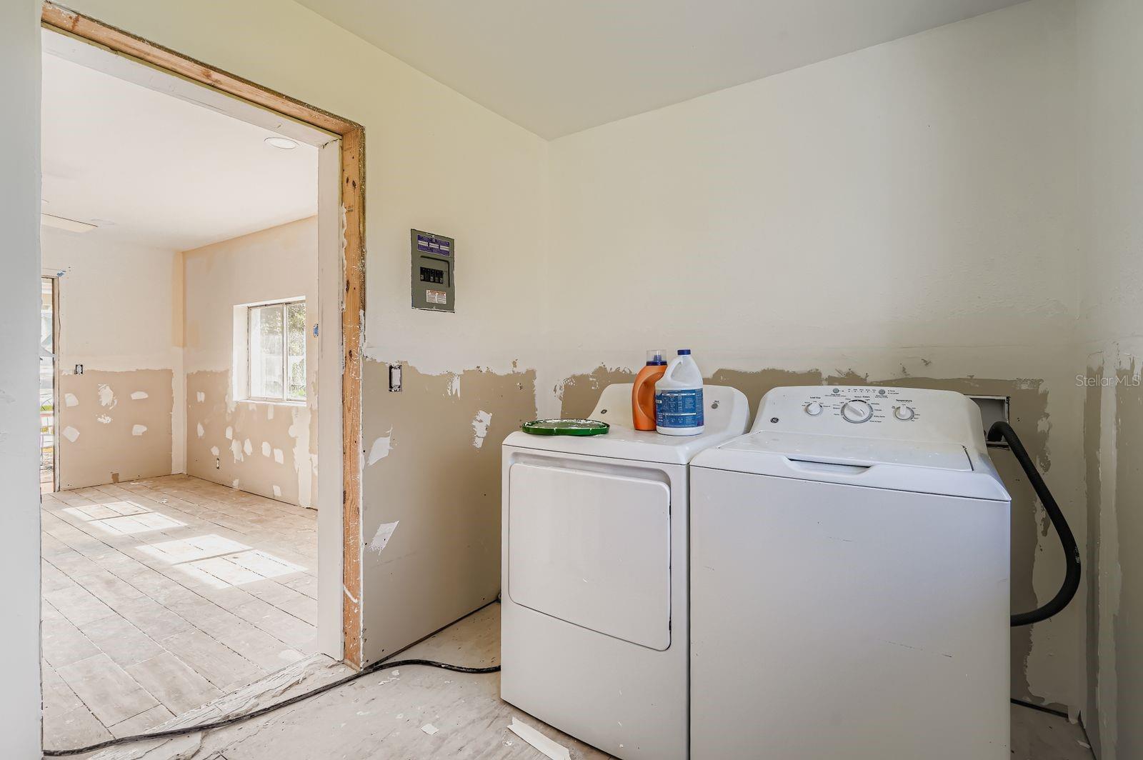 Image 22 of 29 For 421 Shore Drive E