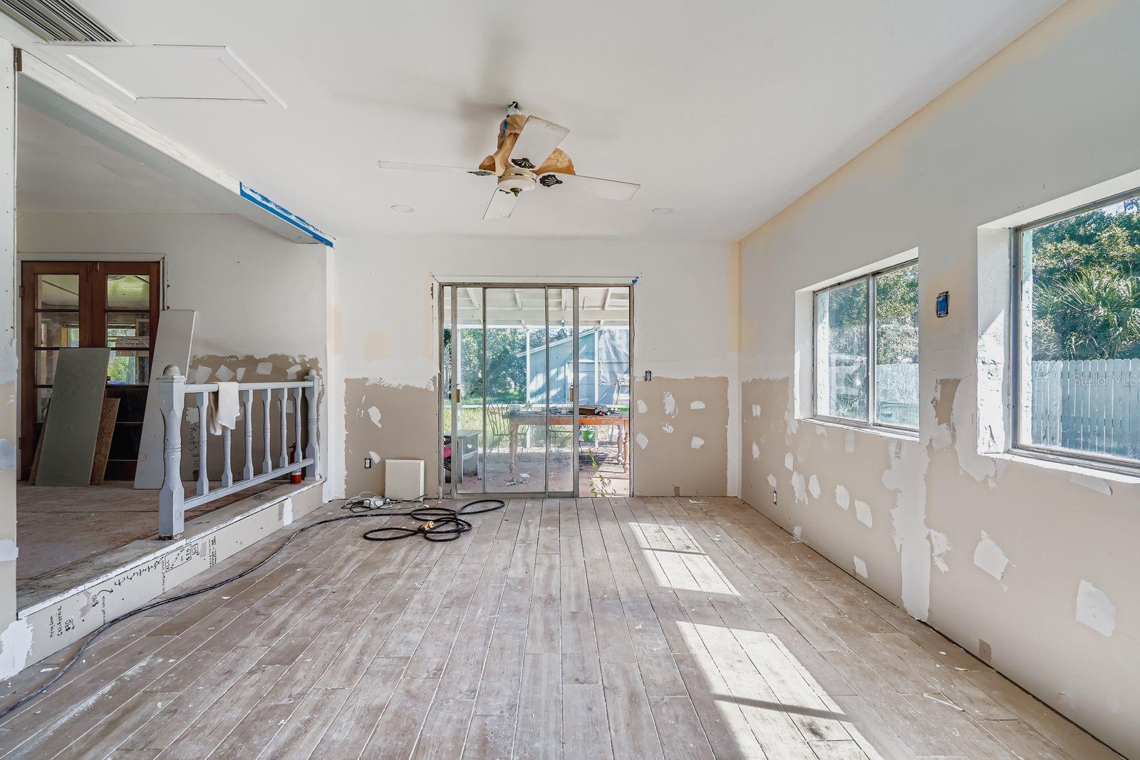 Image 7 of 29 For 421 Shore Drive E